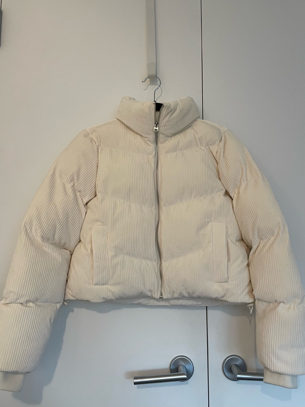 NWOT Hollister Cream Corduroy Cropped Puffer Jacket